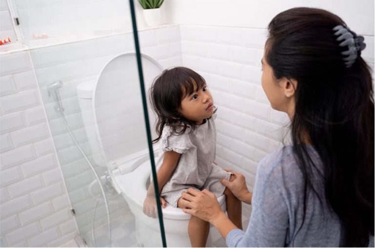 Toilet Training: Kapan Waktu yang Tepat Menurut Dokter Anak?